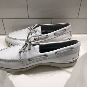 White boat shoe